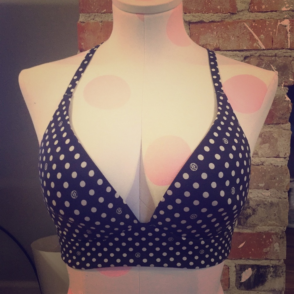 Body by Victoria lightly lined plunge 32 D